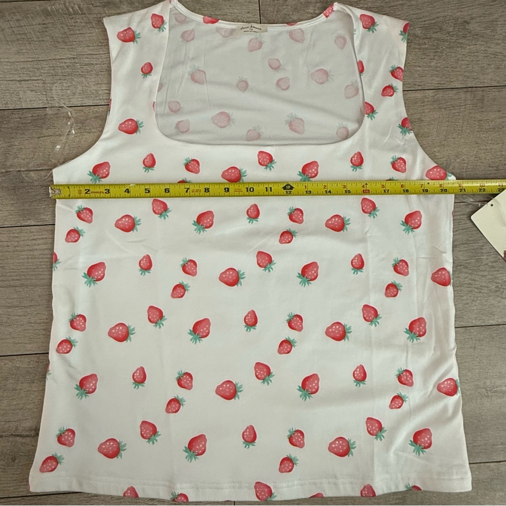 Free Kisses Women's Tank Top With Strawberry Print‎ Size 1X - Picture 3 of 6